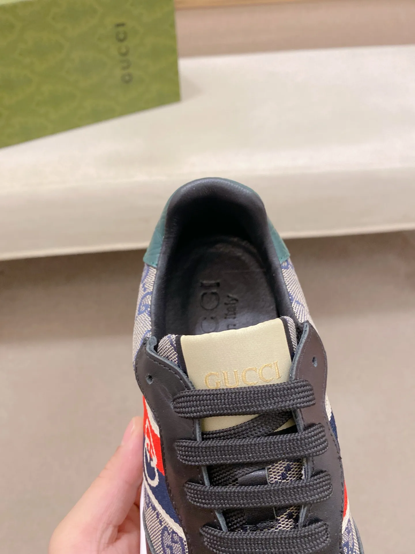 Factory price: 400💰 (GUCCI) The latest model from the official website 🎁🎁Casual and fashionable men's shoes👟, hot style💥The version is simple and elegant, exclusive for trendy men. Unique latest brand elements from the official website👑Original decoration, fashionable and generous, the fabric is original cowhide ✅Sheepskin lining, the official website specifies wear-resistant casual outsole, the classic model is taken in kind at the counter🎬38-44 (45 is not returned or exchanged when customized)
